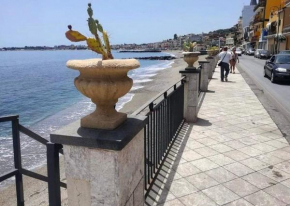 Le Conchiglie di Venere- Iris, Giardini Naxos